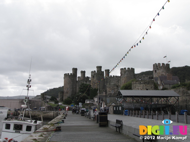 SX23416 Conwy Castle from harbour